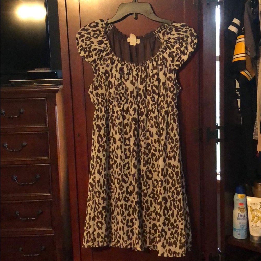 Misses flirty leopard print dress with cute detail